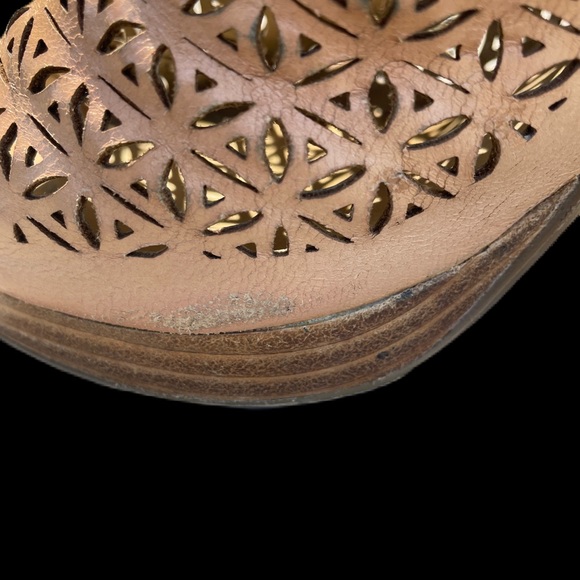 Adrienne Vittadini Laser Cut Tan Nude Slingback Open Toe Heels Size 10 M READ - Picture 13 of 13